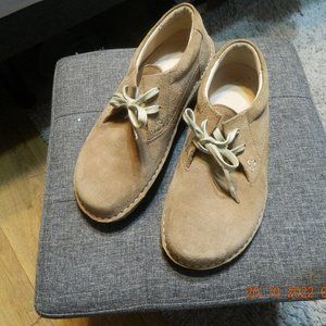 Birkenstock womens tan suede size 9/40